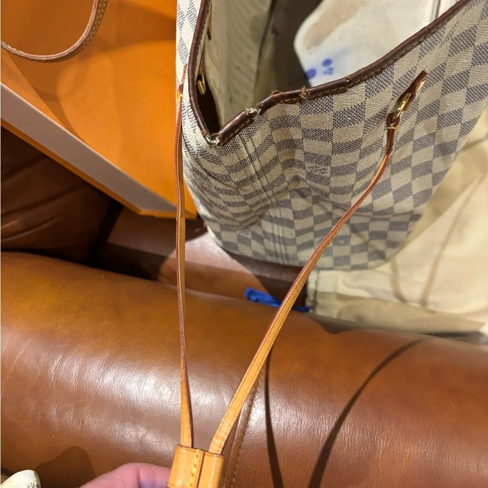 Louis Vuitton Damier Azur Canvas Tote in Ivory and Light Blue with Vachetta Trim - Picture 6 of 15